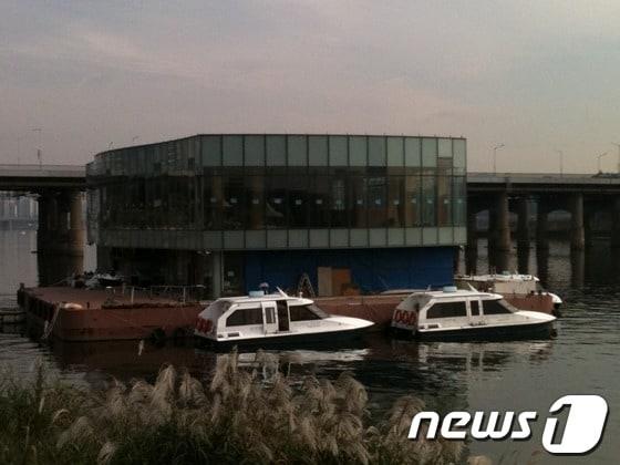 본문 이미지 - 수상택시 도선장 © News1   허남영 기자