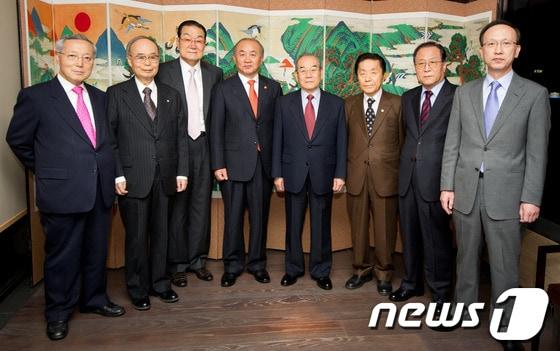 본문 이미지 - 허문도 전 국토통일원 장관(맨 왼쪽)