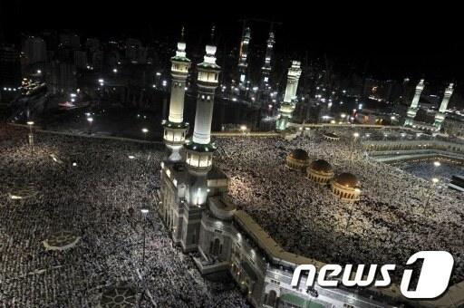 본문 이미지 - 하지 순례객이 모인 사우디 아라비아 메카 그랜드모스크. ©AFP=뉴스1