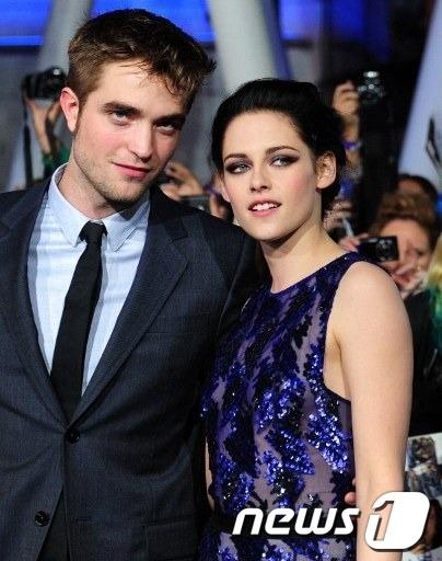 본문 이미지 - 로버트 패틴슨(좌), 크리스틴 스튜어트(우) © (AFP=News1)