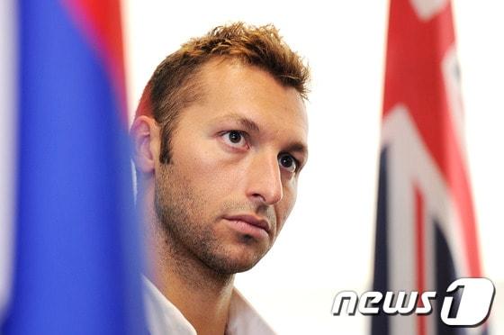 본문 이미지 - 한-호 수교 50주년 기념 기자회견이 16일 오전 서울 종로1가 주한호주대사관 오스트레일리아 센터에서 열리고 있다. 사진은 한-호 수교 50주년을 기념해 방한한 호주 간판 수영선수인 이안 소프가 기자회견장에 앉아 있다. ©