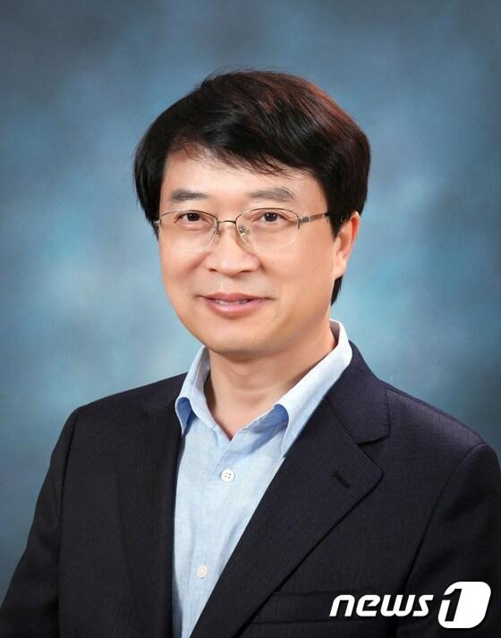 본문 이미지 - GIST 신소재공학부 이재석 교수. / 사진제공=GIST © News1 
