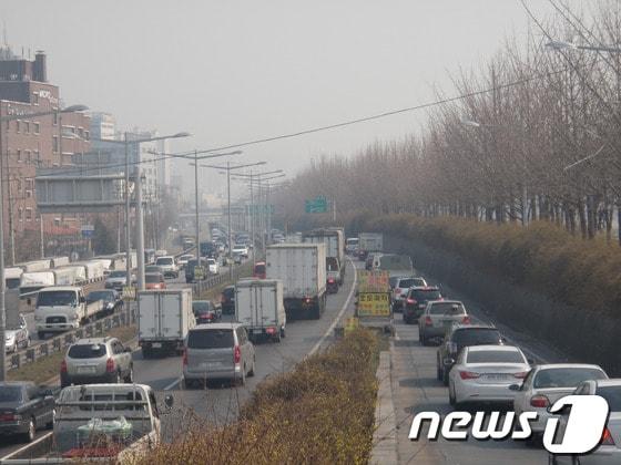 본문 이미지 - [자료] 서부간선도로의 상습교통정체 구간. ⓒ News1