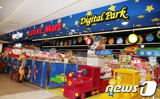 본문 이미지 - 롯데몰 김포공항점내 롯데마트에 입점한 토이저러스. © News1 