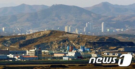 본문 이미지 -  육군 제1사단 도라관측소(OP)에서 바라본 개성공단. © News1 오대일 기자