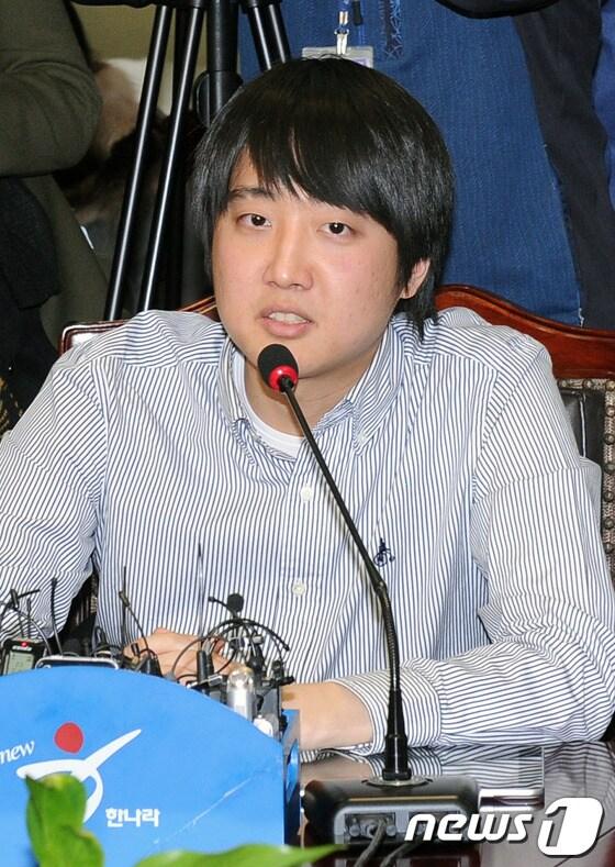 본문 이미지 - 2011년12월27일 서울 여의도 한나라당사에서 열린 비상대책위원회의에서 이준석 비대위원이 모두 발언하고 있다.