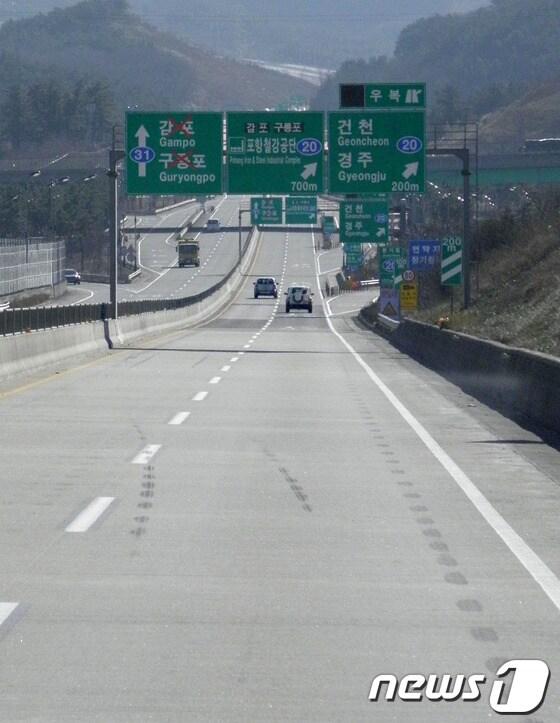 본문 이미지 - 22일 개통한 국도우회도로./최창호 기자© News1  