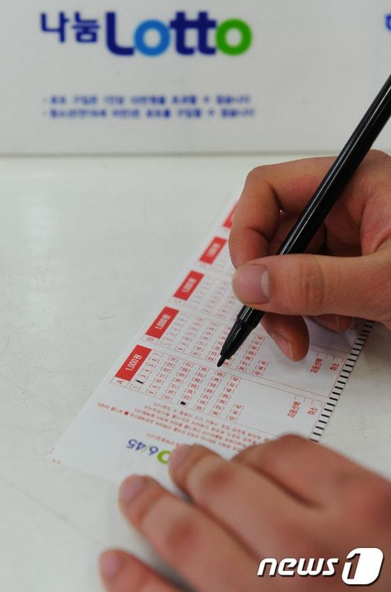 본문 이미지 -  로또 © 뉴스1   박지혜 인턴기자