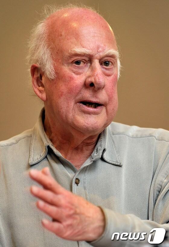 본문 이미지 - 힉스 입자 이론을 제기한 피터 힉스.ⓒ AFP=News1