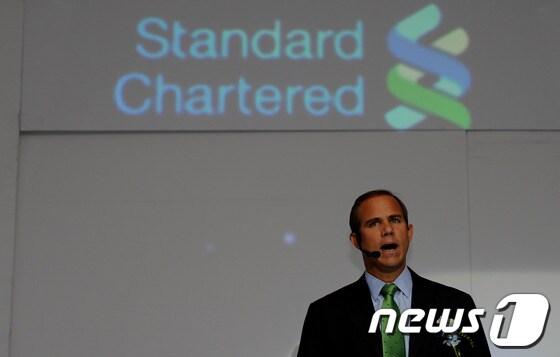 본문 이미지 - 리차드 힐 SC은행장이 11일 오전 서울 종로구 공평동 스탠다드차타드은행본점에서 열린 행명 변경 기념 기자간담회 중 환영사를 하고 있다. © News1 최진석 인턴기자