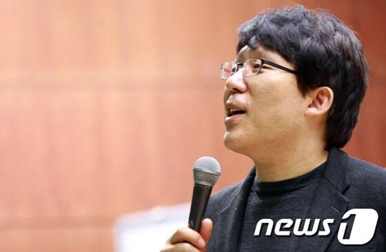 본문 이미지 - 박경철 원장이 12일 광주 조선대에서 '청소년의 꿈과 진로'라는 주제로 특강을 실시했다. © News1 김태성 기자 