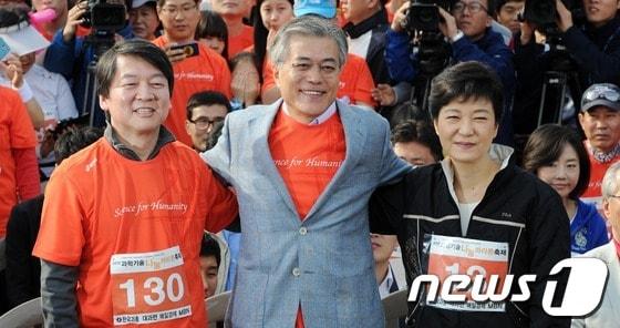 본문 이미지 -                                        왼쪽부터 안철수, 문재인, 박근혜 대선후보./자료사진 © News1 이명근 기자