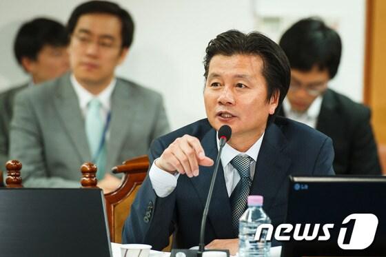 본문 이미지 - 심학봉 새누리당 의원. © News1 유승관 기자