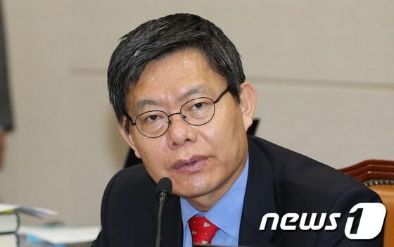 본문 이미지 - 민주당 최재천 의원 /뉴스1 © News1   양동욱 기자