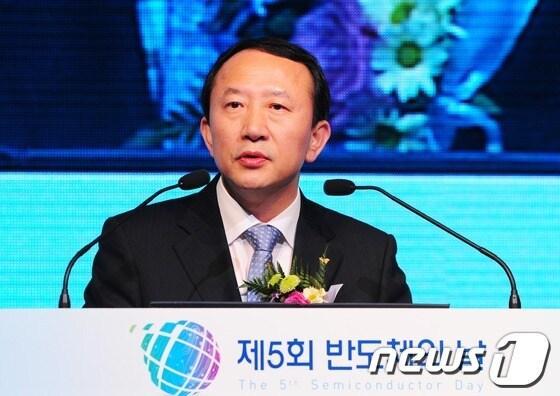 본문 이미지 - 스팬션의 이사가 된 권오철 전 SK하이닉스 사장.2012.10.25/뉴스1 ⓒ News1