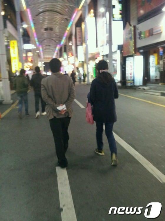 본문 이미지 - 이연재(16)양은 지난 8월 가출했을 때 다녔던 중구 성남동 젊음의 거리로 기자를 안내했다.© News1 