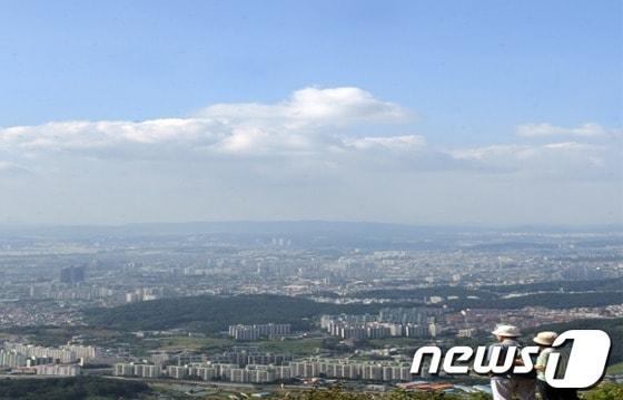 본문 이미지 - 식장산에서 내려다 본 대전시 전경.ⓒ News1