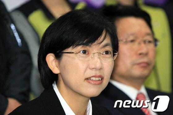 본문 이미지 - 이정희 통합진보당 대통령후보가 31일  오전 광주시의회에서 기자회견을 가졌다.© News1 김태성 기자  