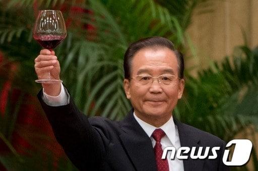 본문 이미지 - 원자바오 중국 공선당 정치국 상무위원 겸 국무원 총리 © AFP=News1 