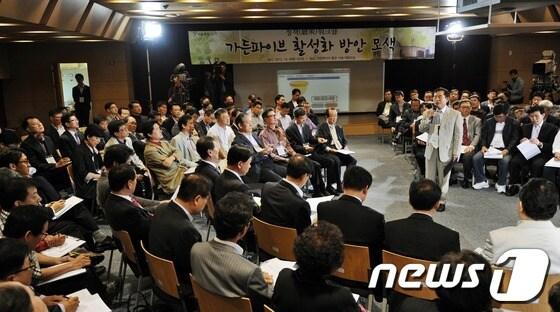 본문 이미지 - 9일 오전 서울 송파 가든파이브에서 열린 '가든파이브 활성 방안 모색' 청책 워크숍에 참석한 상가상인들이 자유발언을 하고 있다. 2012.10.9/뉴스1 © News1   이명근 기자