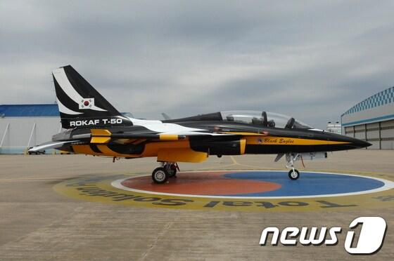 본문 이미지 - 공군 블랙이글 T-50B