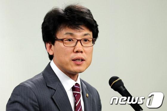 본문 이미지 - 민주당 진성준 의원. 뉴스1 © News1   이광호 기자