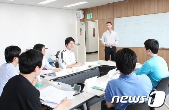 본문 이미지 - 베네수엘라 푸에르토라크루스 정유공장 위치도. 현대건설은 지난 6월 베네수엘라 국영석유회사 PDSA 사와 29억9500만달러 규모의 정유공장 확장 및 설비개선 공사 계약을 체결했다. © News1 이훈철 기자  