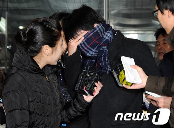 본문 이미지 - 전모 검사. © News1 박세연 기자