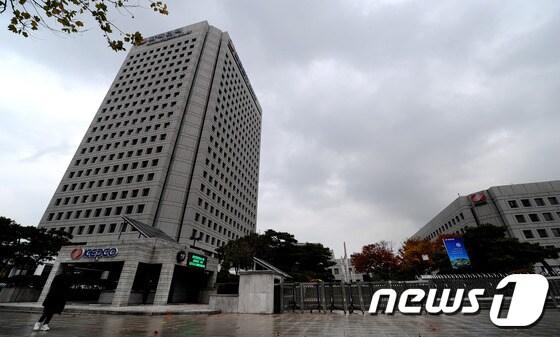 본문 이미지 - 서울 강남 삼성동에 위치한 한전 사옥 전경(뉴스1 자료사진)© News1   박지혜 기자