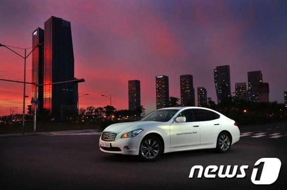 본문 이미지 - 인피니티 'M30d'(사진제공=한국닛산) © News1