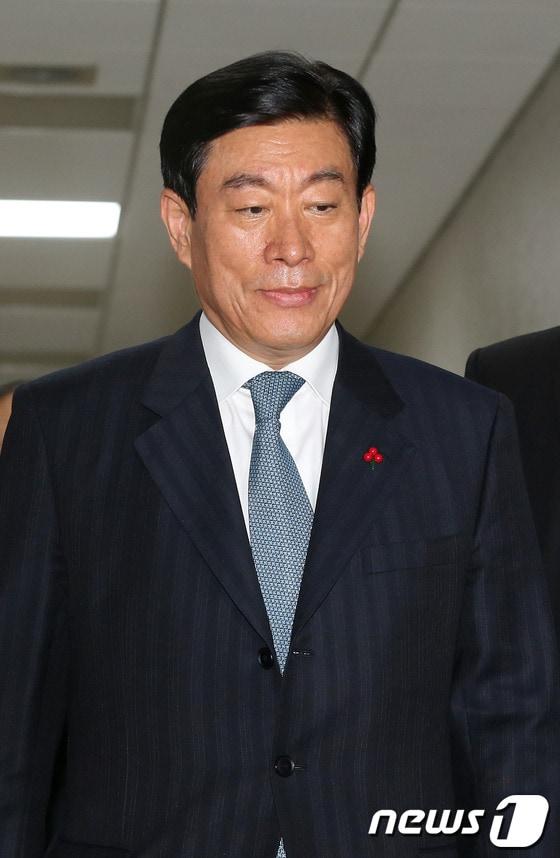 본문 이미지 - 원세훈 국정원장이 13일 오후 서울 여의도 국회의사당에서 열린 국회 정보위원회 전체회의에 참석하고 있다. 2012.12.13/뉴스1 © News1 양동욱 기자