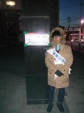 본문 이미지 - 서울 강북구 번1동 제2투표소에서 투표안내를 하고 있는 고등학교 1학년 유민석군© News1  