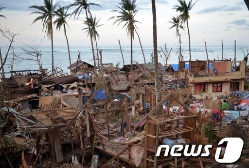 본문 이미지 - 지난 10일 태풍 '보파'가 휩쓸고 간 지역. © AFP=News1  