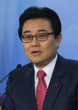 본문 이미지 - 24일 한국 e스포츠 협회장으로 추대된 민주통합당 전병헌 의원 /뉴스1 © News1   양동욱 기자