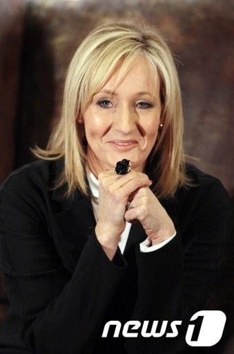 본문 이미지 - 해리포터의 작가 J.K. 롤링 © AFP=News1   