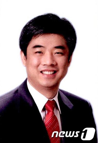 본문 이미지 - 김병욱&#40;金炳旭&#41; 1965/04/15&#40;46세&#41; 경기 성남시 분당구 수내3동, 국민대학교 대학원 경영학과 졸업&#40;경영학박사&#41;&#40;현&#41;손학규대표 정책특보&#40;현&#41;민주당분당을 지역위원장 © News1 이동근 인턴기자