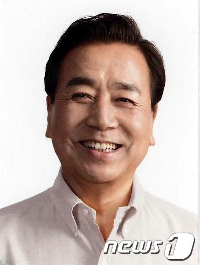 본문 이미지 - 김정길(金正吉) 1945/05/28 (66세) 부산 부산진구 개금동, 부산대학교 문리과대학 생물학과 졸업(현) 정당인(전) 행정자치부 장관(전) 국회의원(2선) © News1 이정선 인턴기자