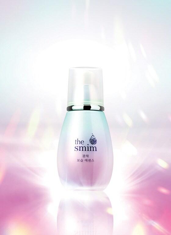 본문 이미지 - 더페이스샵의 '스밈 광채 보습 에센스'/사진제공=더페이스샵© News1 