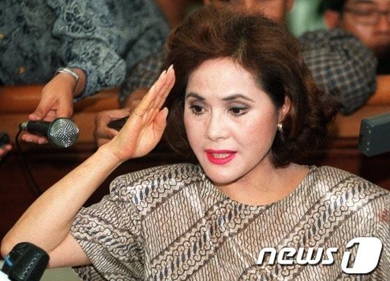 본문 이미지 - 고 수카르노 전 인도네시아 대통령의 부인 데비 스카르노 여사.© AFP=News1