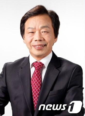 본문 이미지 -                                                                                                                       이완영 새누리당 의원.© News1 