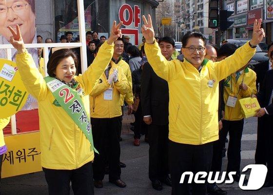 본문 이미지 - 민주통합당 익산을 전정희 후보. © News1  