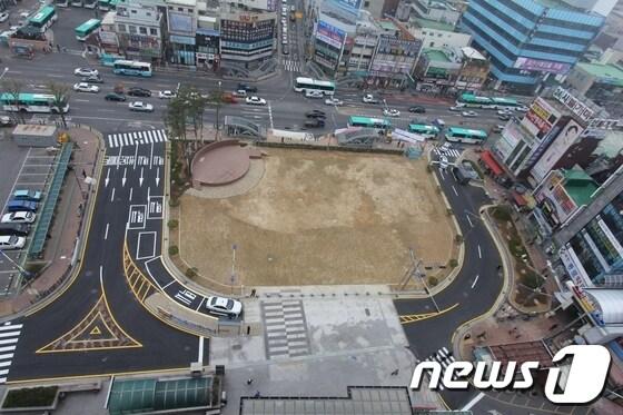 본문 이미지 - 부천시가 새롭게 조성한 부천역 남부광장 모습. 사진=부천시청 제공© News1 