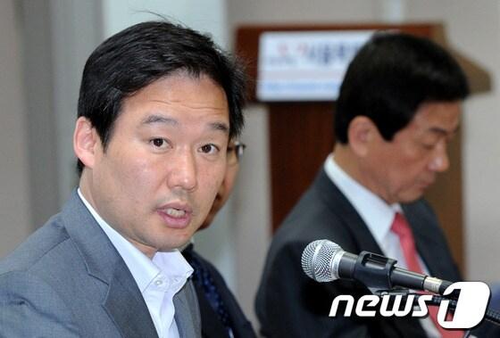 본문 이미지 -                                                                              신지호 새누리당 김문수 경선후보 캠프 공동선대본부장. 2012.4.25/뉴스1 © News1 박정호 기자