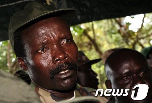 본문 이미지 - 우간다 반군단체 '신의 저항군(LRA)' 지도자 조세프 코니. © AFP=뉴스1 