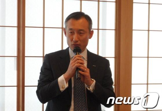 본문 이미지 - 이호림 오비맥주 사장이 지난 2일 일본 교토에서 가진 간담회에서 기자들의 질문에 답하고 있다.(사진=오비맥주 제공) © News1 