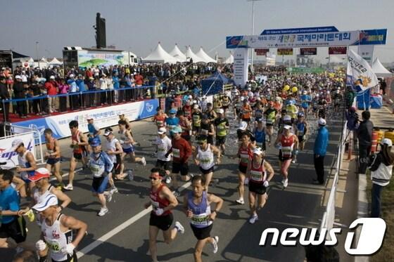 본문 이미지 - 제6회 새만금국제마라톤대회. © News1  