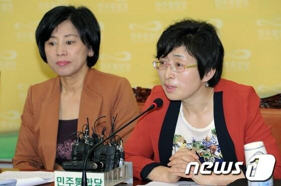 본문 이미지 -                                                                                                           은수미 민주통합당 의원(오른쪽)   © News1 이종덕 기자