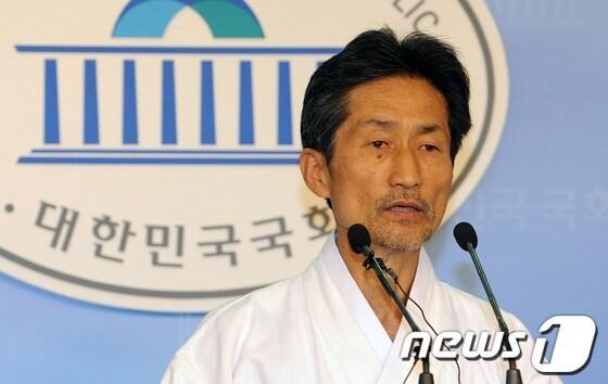 본문 이미지 - 강기갑 통합진보당 혁신비상대책위원장.   © News1 이종덕 기자