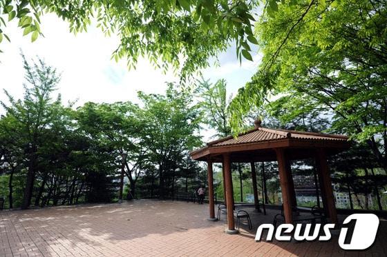 본문 이미지 -  서울 서대문구 창천근린공원의 모습. 2012.5.2/뉴스1 © News1 박세연 기자