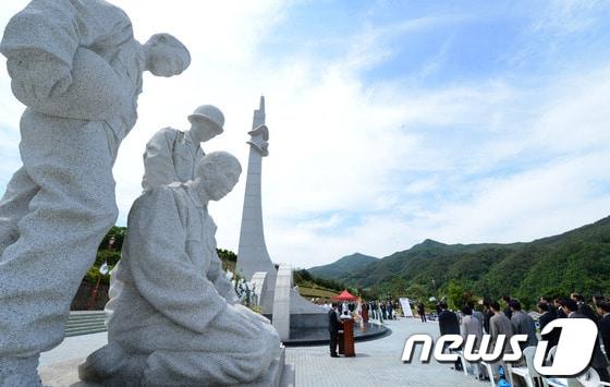 본문 이미지 - 거창사건 추모공원에서 22일 거창사건 희생자 합동 위령제가 열리고 있다.© News1 